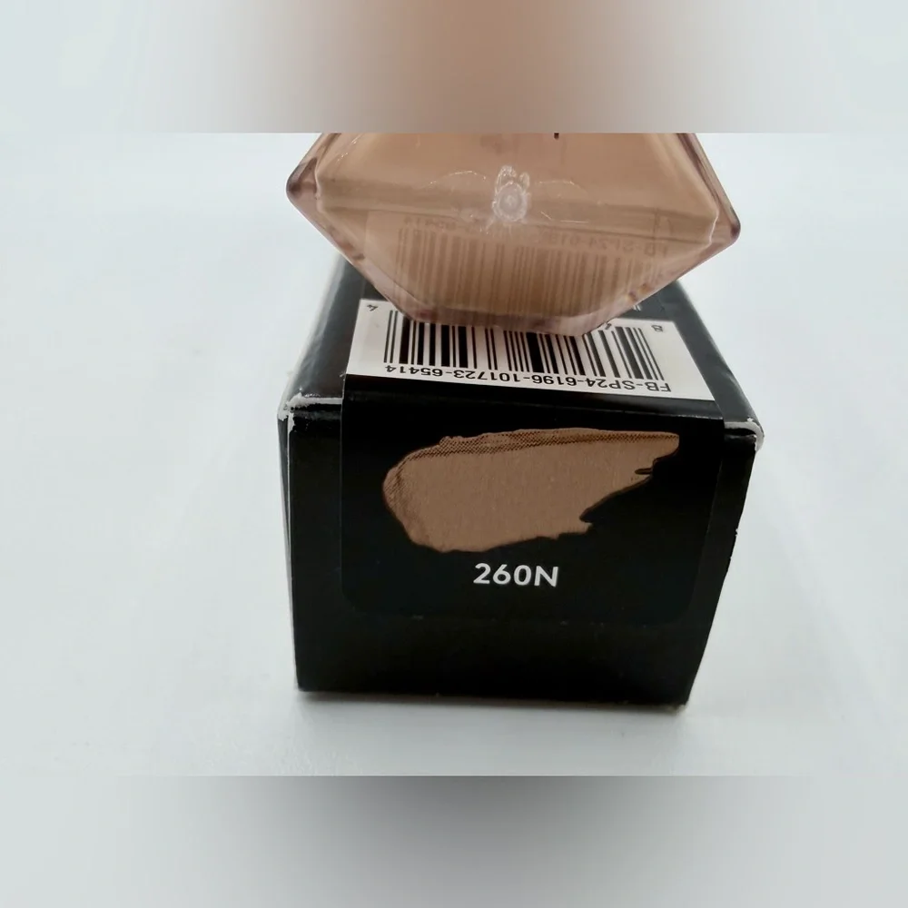 NEW FENTY BEAUTY We're Even Hydrating Longwear Concealer - SHADE: 260N